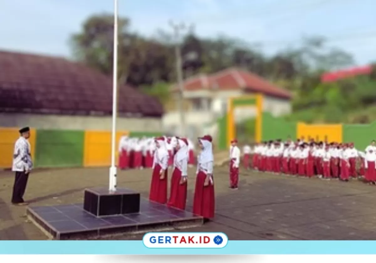 Foto : Moment Upacara Hardiknas SDN 1 Nayagati