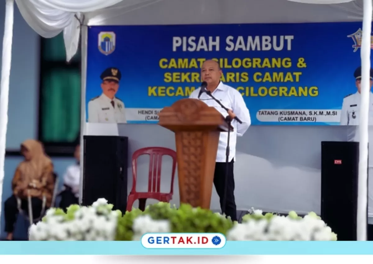 Camat Cilograng yang baru, Tatang Kusmana, S.KM., M.Si., menyampaikan sambutan perdana dalam acara pisah sambut di halaman Kantor Kecamatan Cilograng, Rabu (6/5/2026)./Dok.Hallo.lebak.id