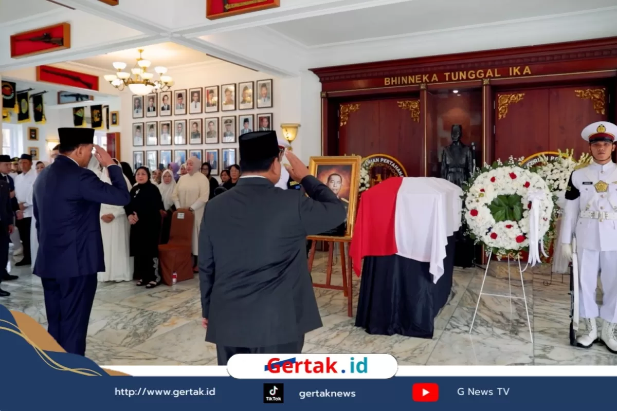Prabowo Beri Penghormatan Terakhir untuk Ryamizard Ryacudu di Kemhan  