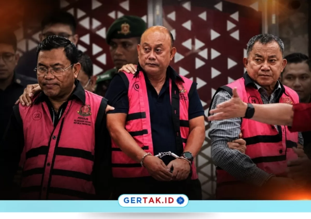 Keterangan foto: Dadan Hindayana (tengah) bersama dua mantan Wakil Kepala BGN usai menjalani pemeriksaan di Kejaksaan Agung, Jakarta, Rabu (3/6/2026). Foto: Istimewa.