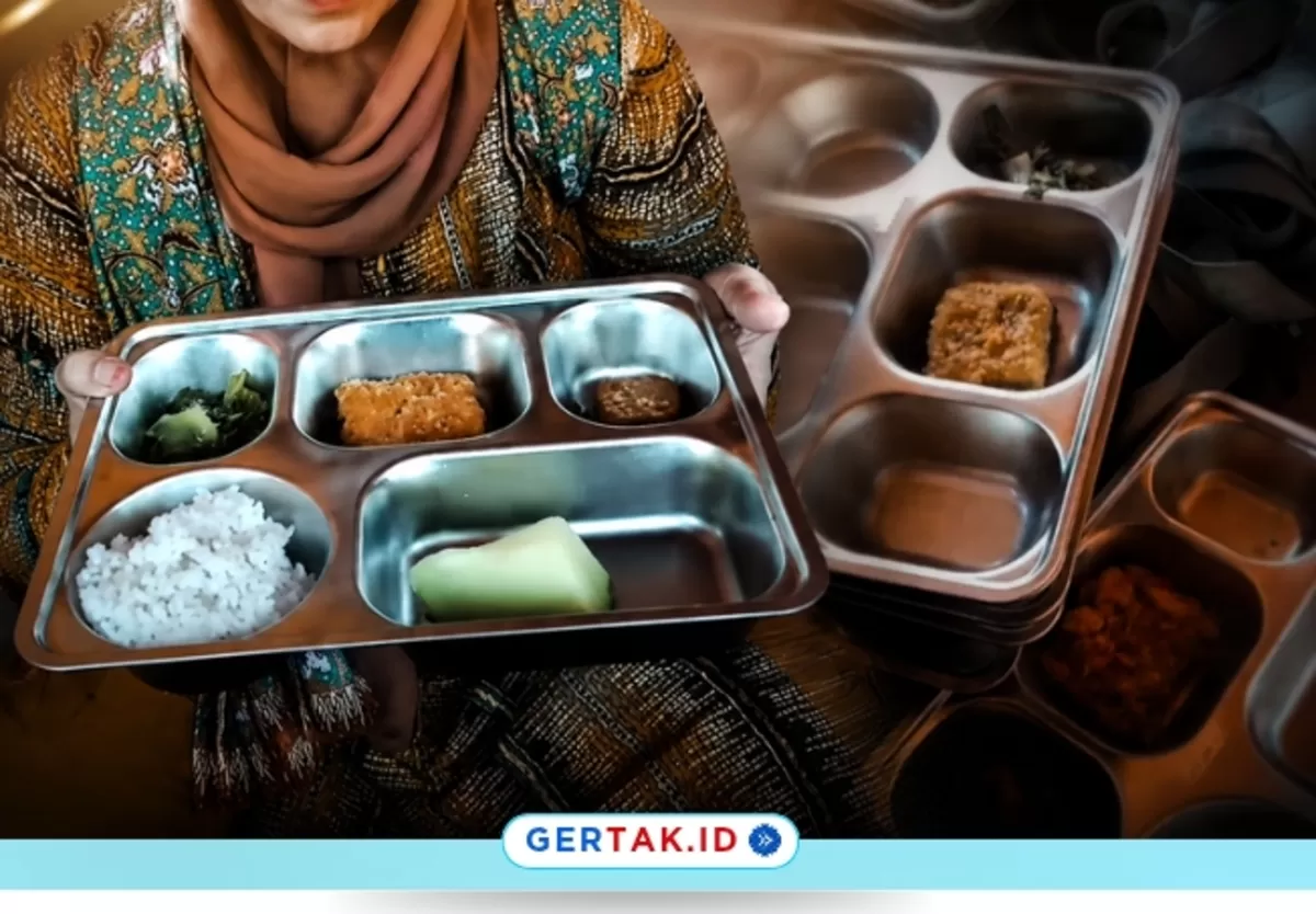 Foto Tangkapan layar : Warga menunjukkan menu Program Makan Bergizi Gratis (MBG) di Desa Citorek Barat yang dikeluhkan terkait kualitas dan porsi makanan.