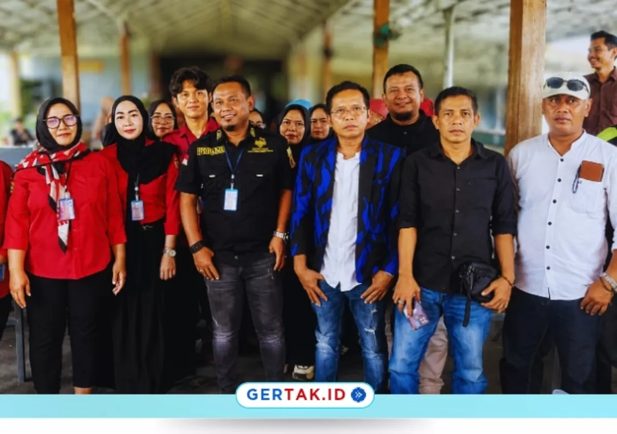 Keterangan Foto: Ketua DPD BADAK BANTEN Lebak, Emus Nanang (tengah) Hadiri Milad Ke-6 KSSD