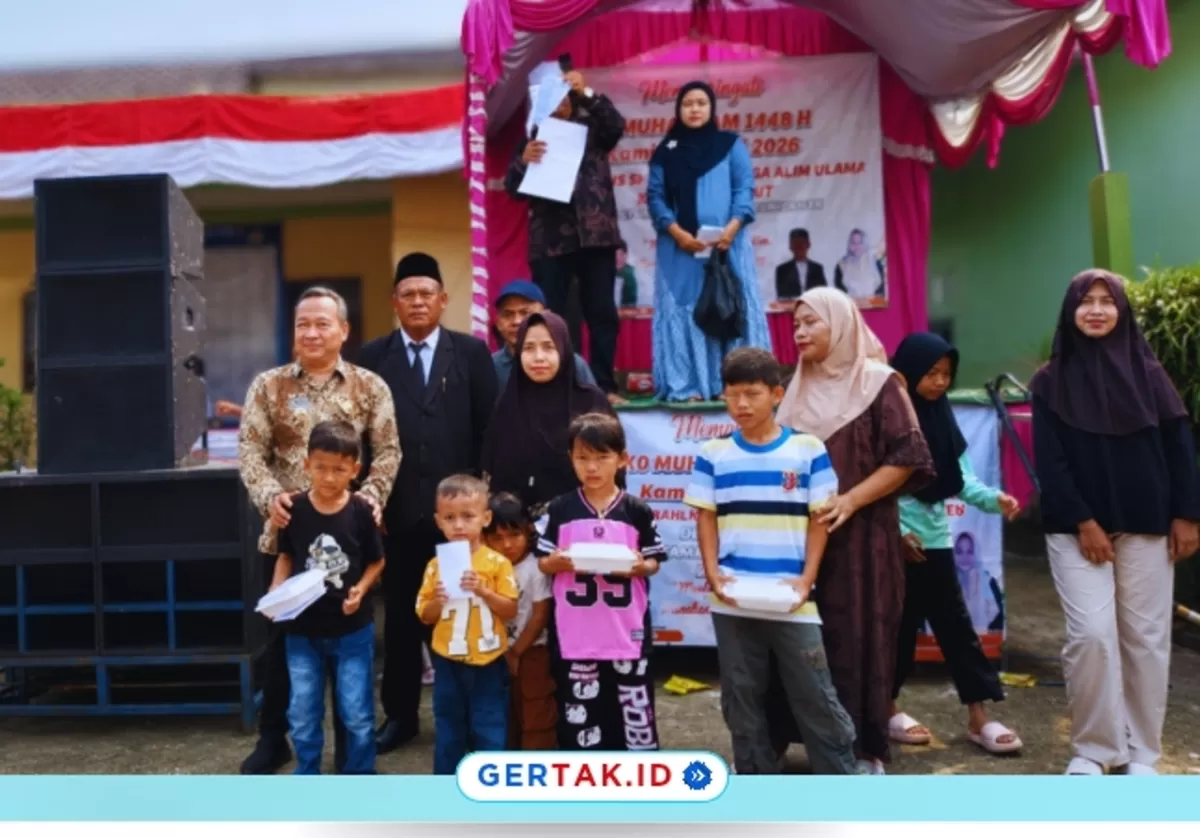 Foto : Kegiatan Acara santunan Anak Yatim pada peringatan 10 Muharam 1448 Hijriah yang digelar di Balai Desa Cisimeut Induk, Kecamatan Leuwidamar, Kabupaten Lebak, Kamis (25/6/2026).