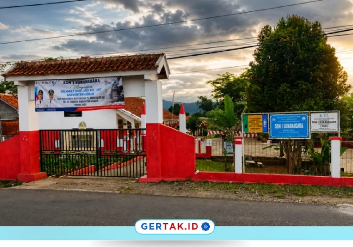 Keterangan Foto: Potret Gerbang SDN 1 Sukanagara Kecamatan Muncang yang dibobol maling pada Jumat,(3/7/26)./Dok.Gertak.id