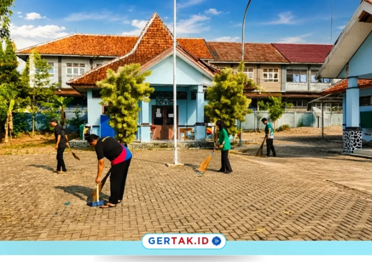 Keterangan foto: Aparatur Kecamatan Cilograng melaksanakan kegiatan KORVE JUMSIH, Jumlah (3/7/26)./Dok.IG @cilograng_harmoni_lebak_ruhay