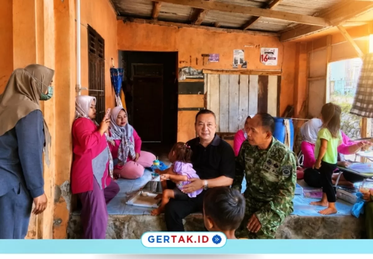 Camat Leuwidamar bersama unsur Forkopimcam memantau pelayanan kesehatan di Posyandu Teratai 76, Desa Sangkanwangi./Dok.Gertak.id