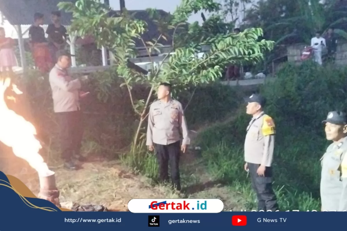Sumur Bor di Omben Semburkan Api Tinggi Satu Meter, Polisi Pasang Garis Pembatas    