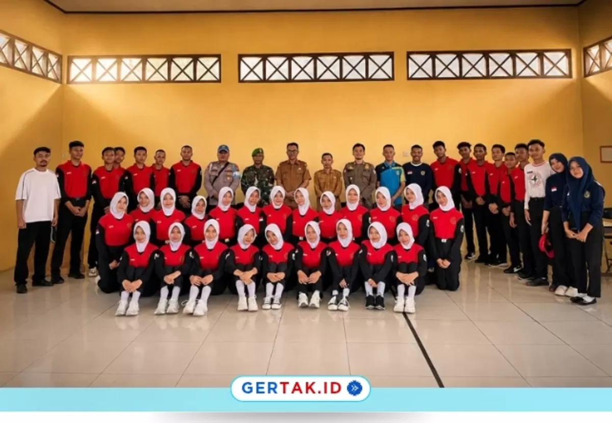 Keterangan foto: Pembinaan calon Paskibra tingkat Kecamatan Sobang diikuti pelajar SMAN 1 Sobang dan SMKN 1 Sobang sebagai persiapan HUT RI ke-81./Dok.Pemcam Sobang