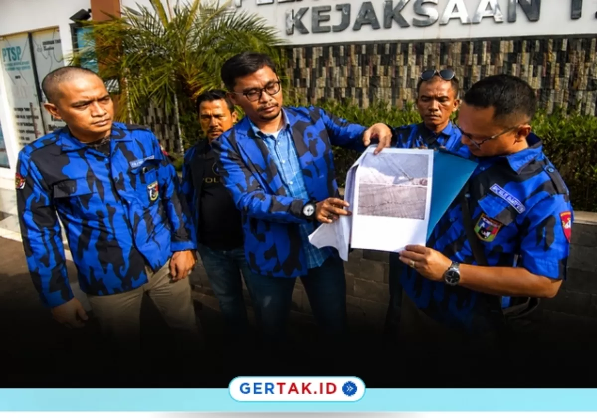 Keterangan Foto : Badak Banten Klaim Temukan Tujuh Titik Bermasalah pada Proyek Jalan Bang Andra./Dok.BB/Gertak.id