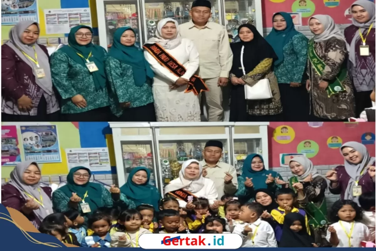 Hari Pertama Masuk Sekolah: Kepala Desa Alam Endah Kunjungi Sekolah dan Memberi Penghargaan