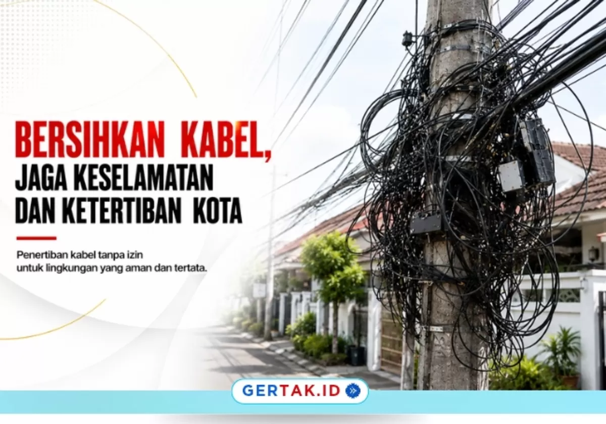 Keterangan Gambar: Ilustrasi kabel jaringan internet yang terpasang semrawut pada tiang listrik di kawasan permukiman. (Ilustrasi AI)