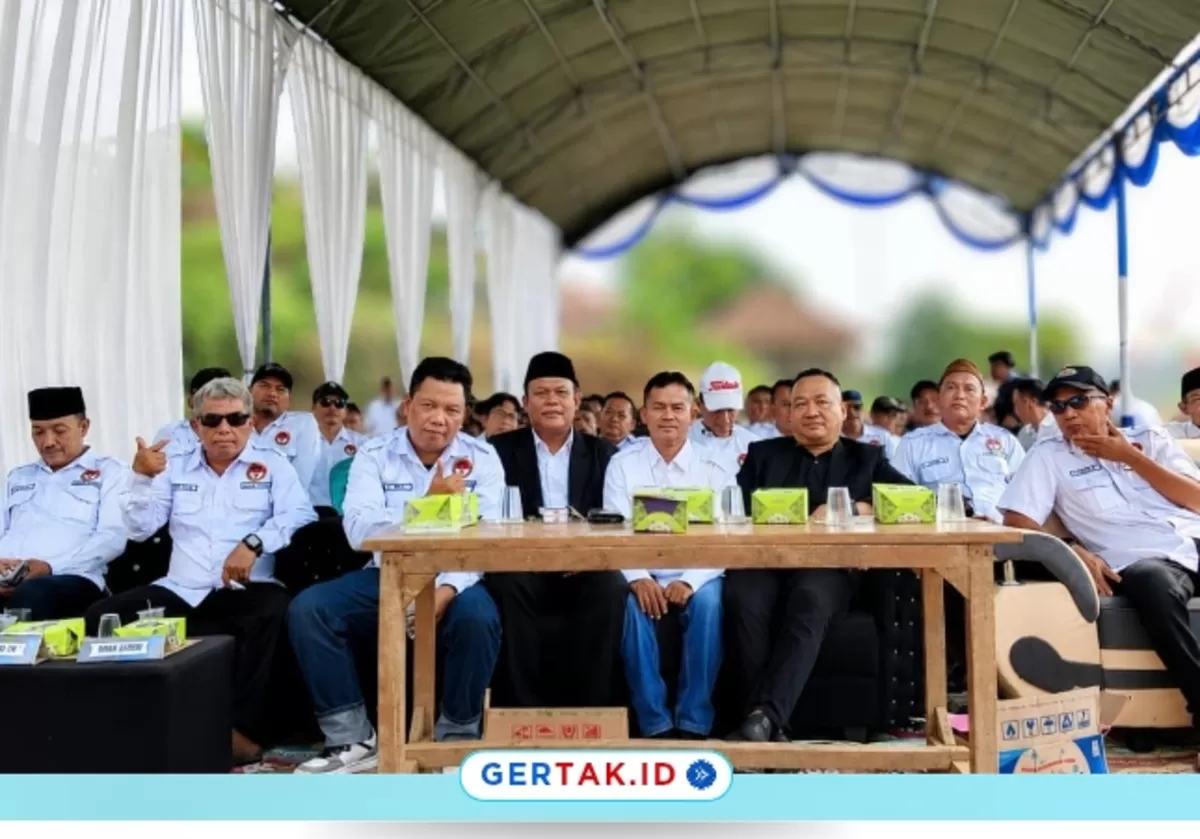 Keterangan Foto : Moment Foto Bersama para Tamu undangan Milad Ke-1 Paguyuban Cisimeut Bersatu./Dok.Cisimeutbersatu/Gertak.id