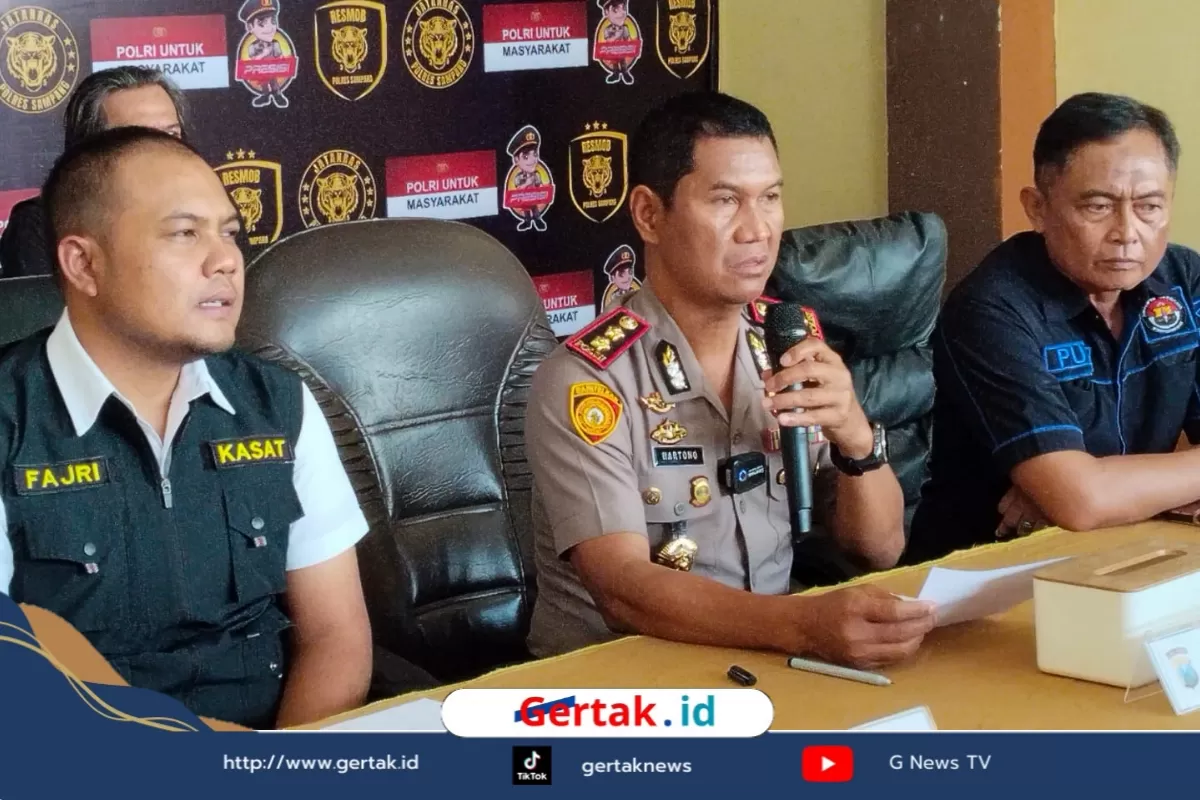 AKBP Hartono: Polres Sampang Amankan 17 Tersangka Terkait Kasus Persetubuhan Anak   SAMPANG, Gertak.id &ndash; Polres Sampang terus mengembangkan penyidikan kasus dugaan tindak pidana persetubuhan dan penca