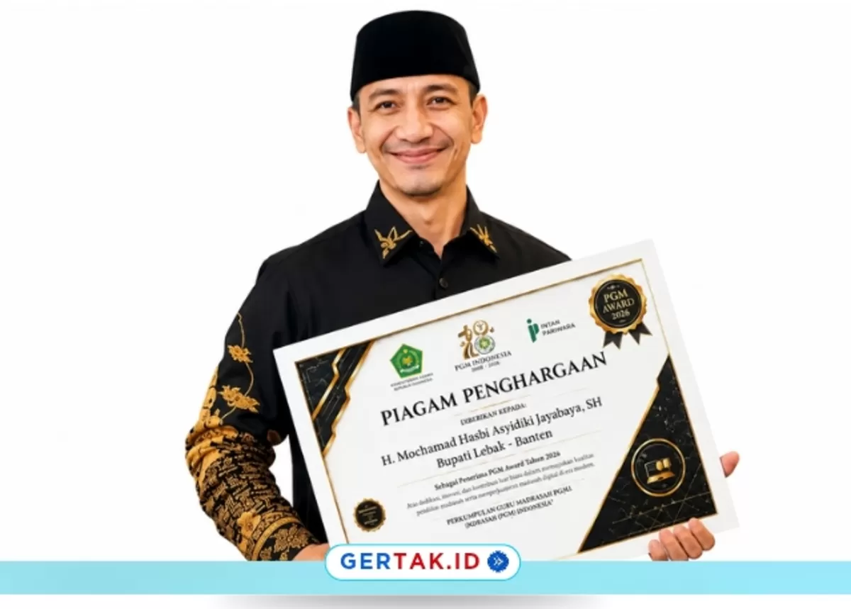 Keterangan Foto: Bupati Lebak Moch. Hasbi Asyidiki Jayabaya menunjukkan piagam usai menerima PGM Award 2026, Kamis (30/7/26)/.Dok.Instagram @lebak.kab