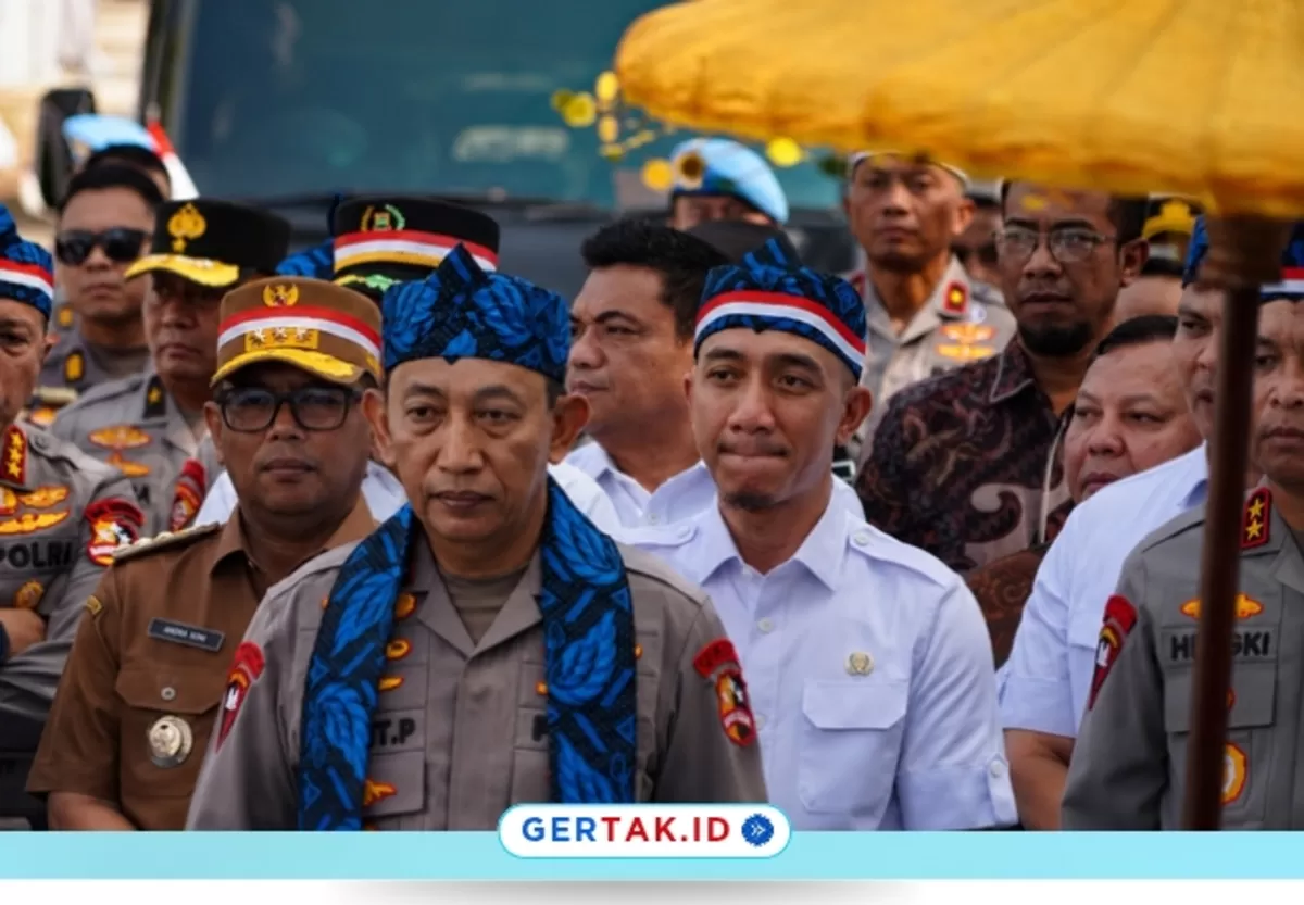 Keterangan foto: Kapolri Bersama Jajaran Polri didampingi Gubernur Banten Andra Soni, dan Bupati Lebak Hasbi saat menghadiri peresmian Jembatan Merah Putih Presisi di Bayah, Lebak, Kamis (13/8/2026)