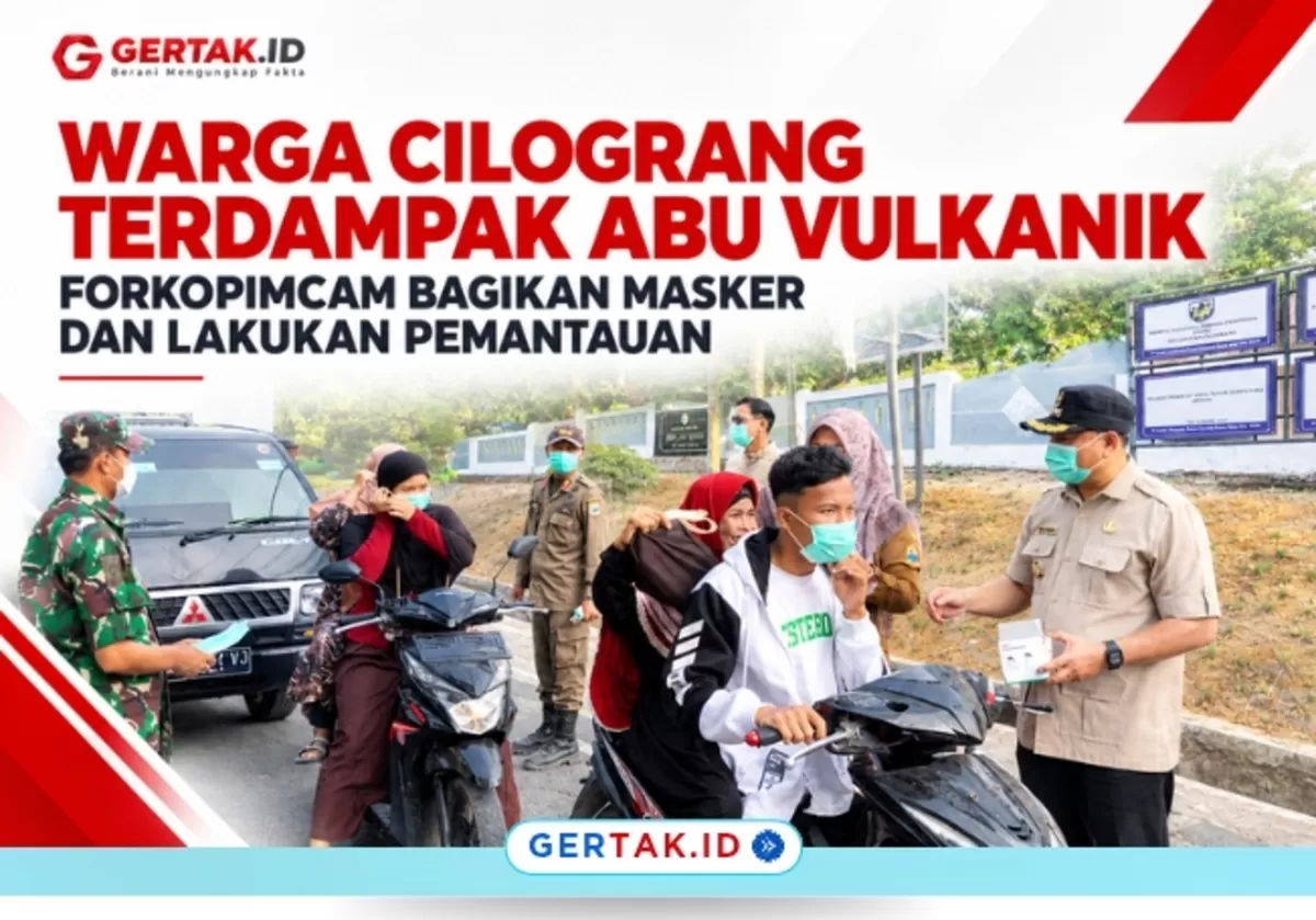 Warga Cilograng Terdampak Abu Vulkanik, Forkopimcam Turun Bagikan Masker./Dok.Gertak.id