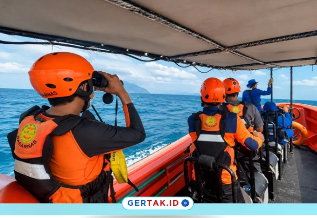Keterangan foto: Tim SAR Basarnas melakukan pencarian di perairan Selat Sunda./Dok.Gertak.id