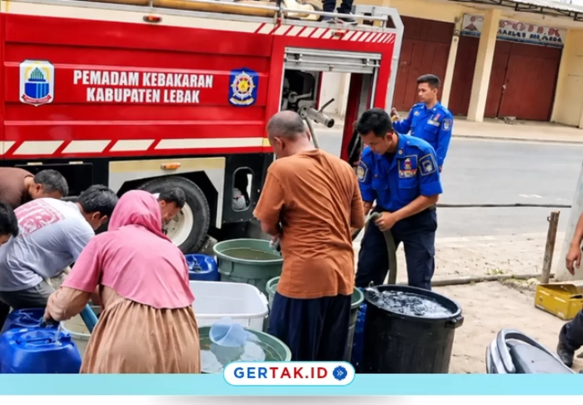 Keterangan foto: Penyaluran bantuan air bersih kepada masyarakat Desa Pasir Bungur dan Desa Gunung Batu, Kecamatan Cilograng, Lebak./Dok.Istimewa