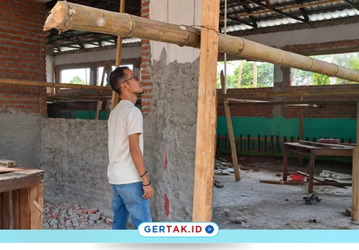 Kepala Bidang Sekolah Dasar (SD) Dinas Pendidikan Kabupaten Lebak, Sahril Apani saat Monitoring Revitalisasi di salah satu Sekolah di Lebak./Dok.Disdiklebak