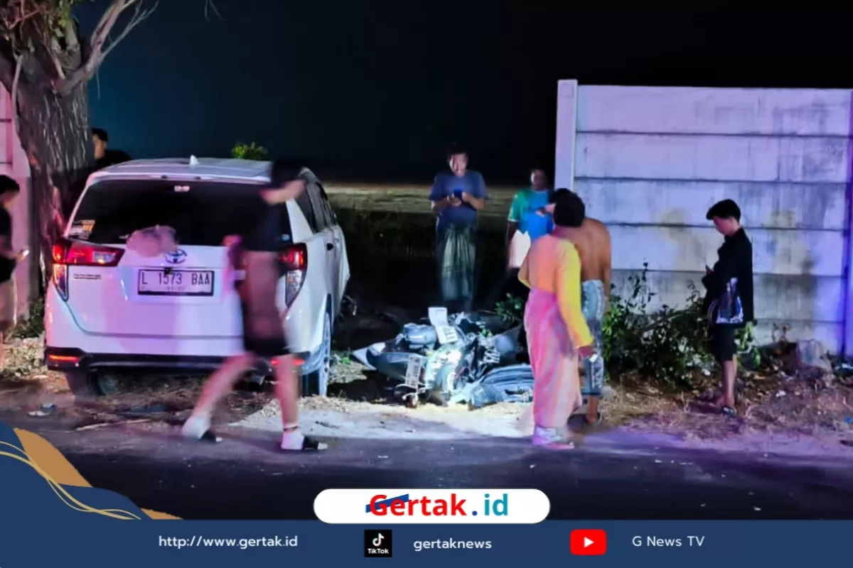 Toyota Innova Tabrak Yamaha NMAX di Camplong Sampang, Tiga Orang Dilarikan ke RSUD  