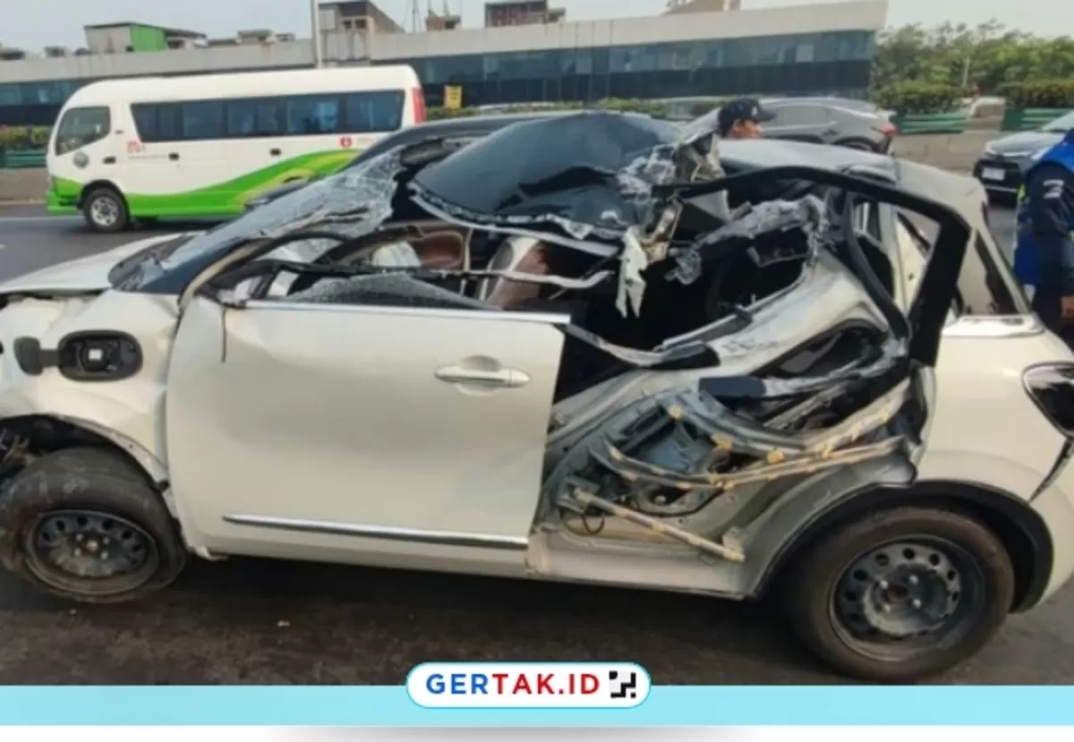Kecelakaan mobil listrik Wuling Binguo di Tol Ancol./Foto : Facebook TMC Polda Metro Jaya