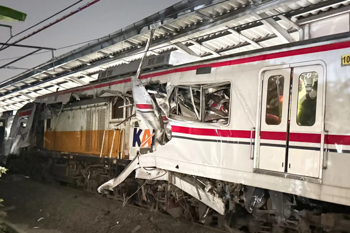 BREAKING NEWS : Tabrakan KAJJ vs KRL di Bekasi Timur, Gerbong Perempuan  Terdampak, Evakuasi Berlangsung - Inimagelangraya.com