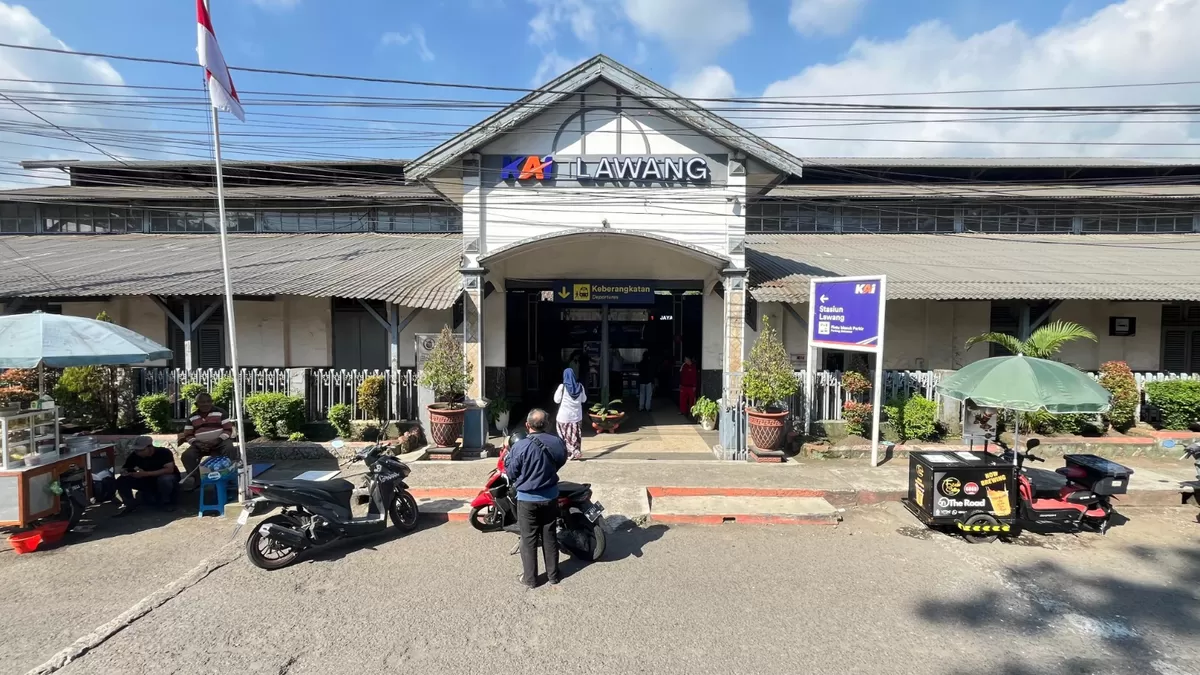 Stasiun Lawang makin rame! Penumpang naik 21,67% dalam 4 bulan aja  Cuma Rp12.000 dari Lawang ke Surabaya, lebih murah dari beli bensin! (Wic)