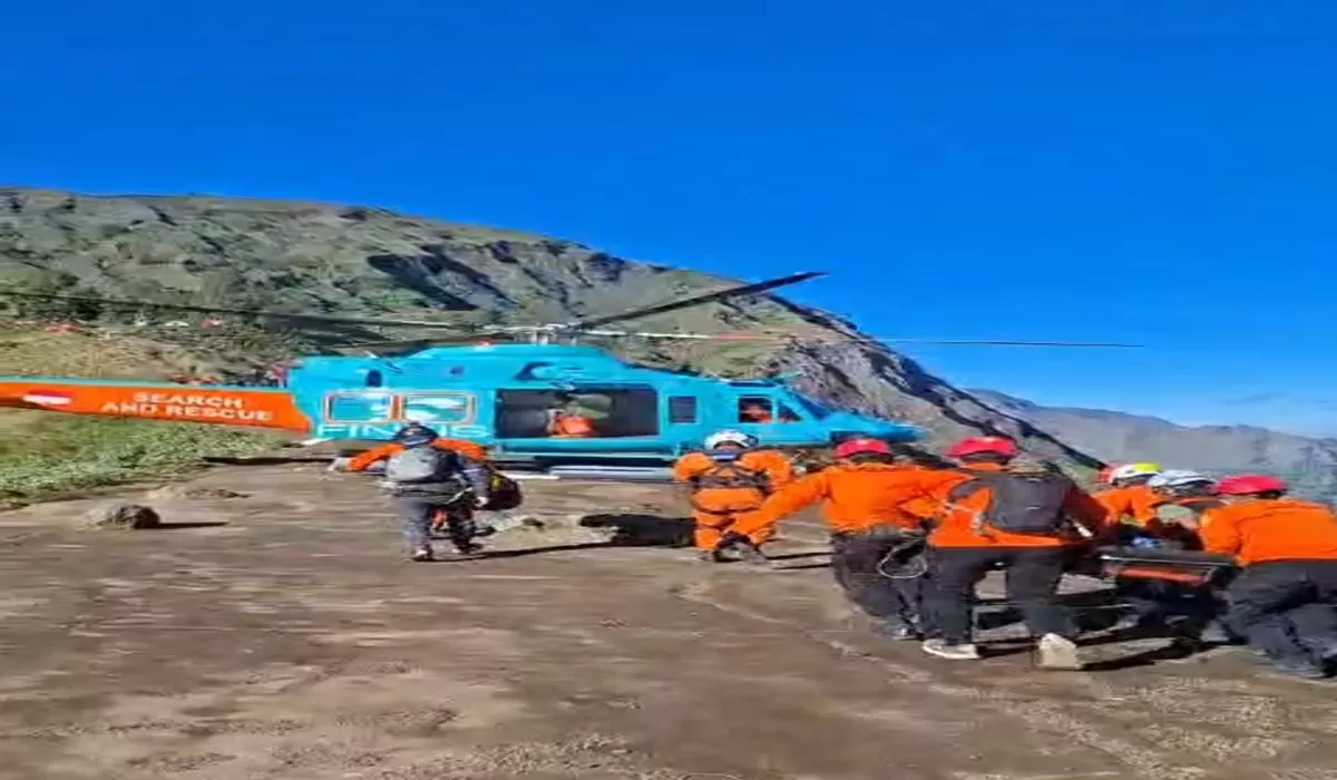 Drama evakuasi pendaki Malaysia di Gunung Rinjani: helikopter sempat gagal mendarat karena kabut tebal. (Stef)