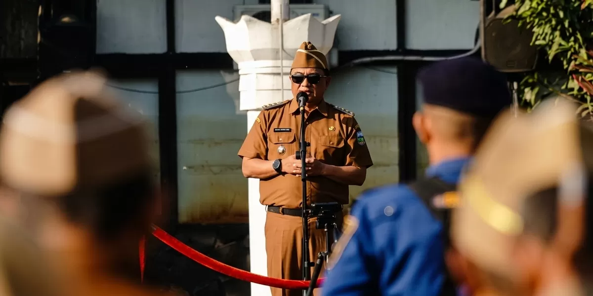 Bupati Garut, Abdusy Syakur Amin, memimpin pelaksanaan Apel Gabungan di Lapangan Sekretariat Daerah, Jalan Pembangunan, Kecamatan Tarogong Kidul, Kabupaten Garut, Senin (11/5/2026). (Dok. Diskominfo-Garut)