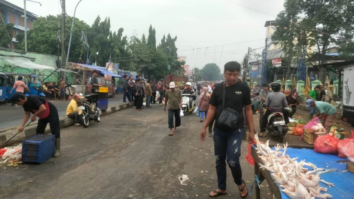 Pemkot Bekasi merelokasi PKL Jalan Ir. H. Juanda ke Blok II Pasar Baru mulai 7 Mei 2026 demi ketertiban umum kawasan. (Foto: Robby Yahya)