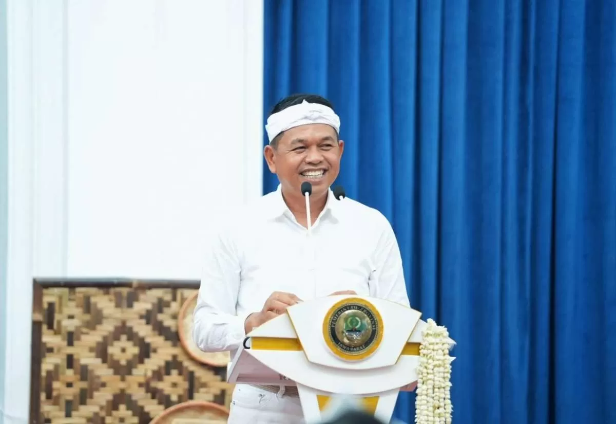 Gubernur Jawa Barat Dedi Mulyadi menunda pajak kendaraan mobil listrik