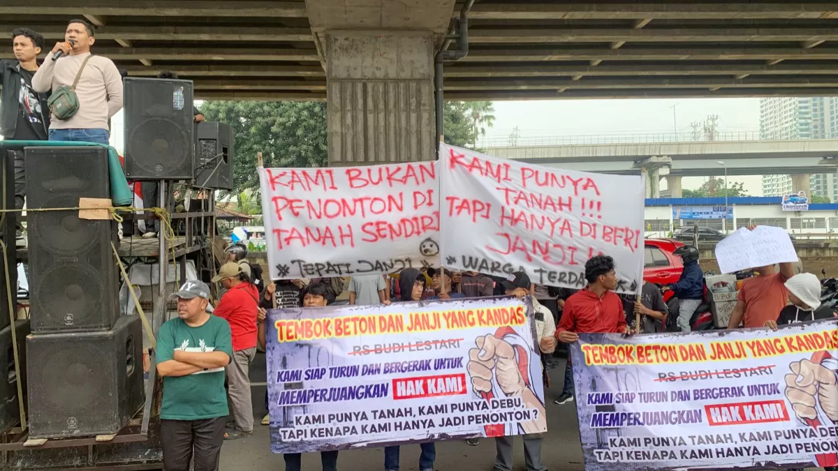 RS Budi Lestari Bekasi Selatan diprotes warga. (Foto: Robby Yahya/KanalBekasi.com)