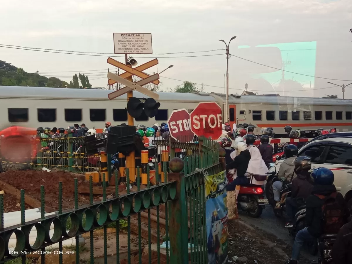 Perlintasan Kereta Api Lemah Abang, Kabupaten Bekasi