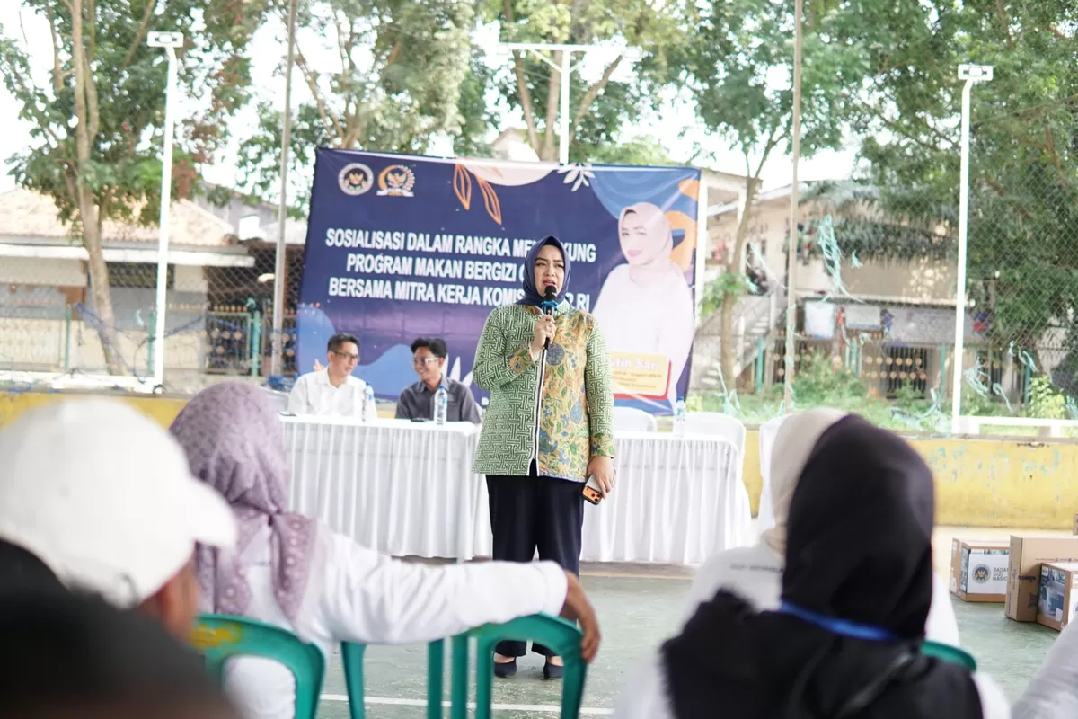 Anggota Komisi IX DPR RI, Putih Sari bersama Badan Gizi Nasional (BGN) menggelar sosialisasi Program Makan Bergizi Gratis (MBG) di Lapangan Futsal Desa Sukamahi
