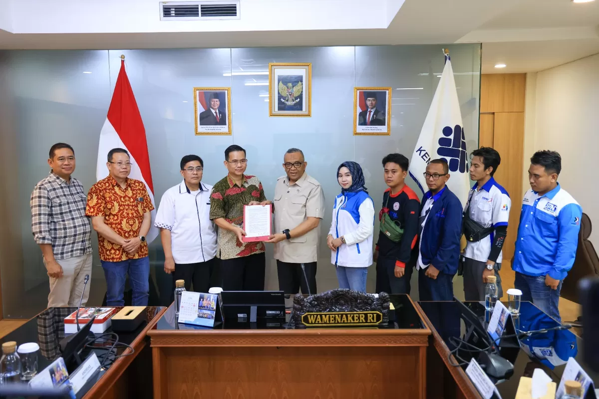 Dialog antara manajemen PT Indomarco Prismatama (Indomaret) dengan serikat pekerja guna menyelesaikan perselisihan terkait pembayaran upah kerja pada hari libur nasional. 
