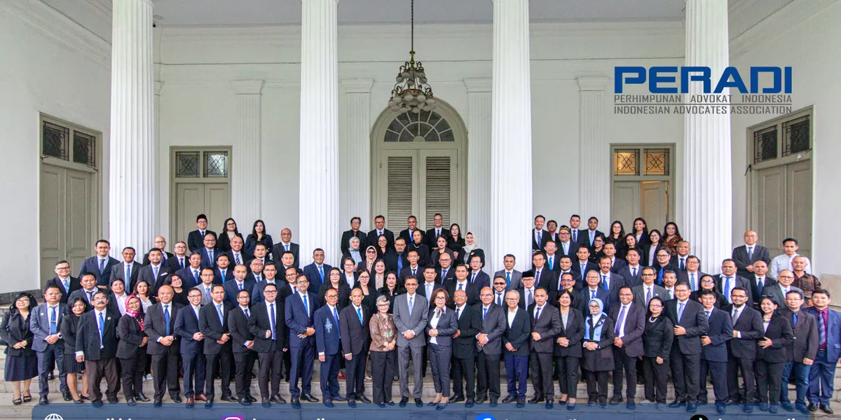 Foto bersama jajaran pengurus Dewan Pimpinan Nasional (DPN) PERADI periode 2026-2031 usai pelantikan di Gedung Alexander Andries Maramis, Jakarta, Senin (25/5/2026). (Foto DPP PERADI)