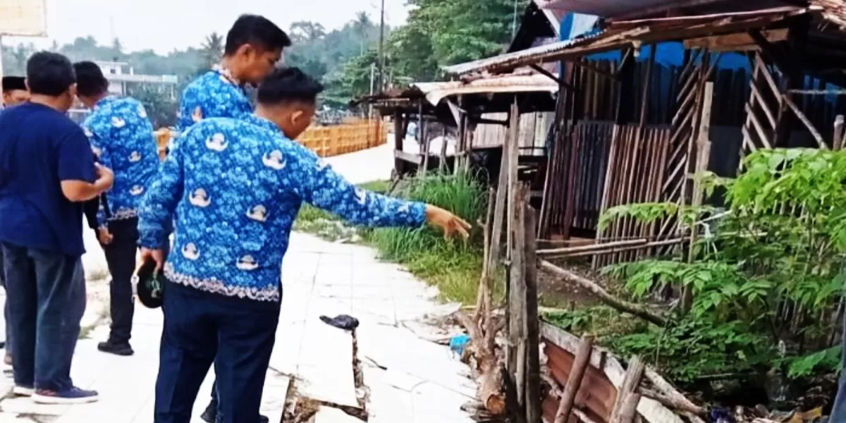 Tim teknis dari Dinas PUPR Kuansing dilaporkan telah turun langsung ke lokasi untuk memetakan tingkat kerusakan (Candra Winata)