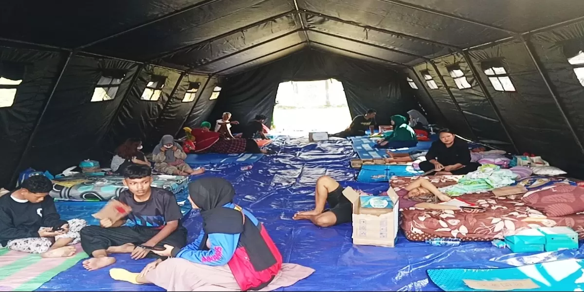 Kondisi tenda pengungsian warga yang menjadi korban kebakaran di Kelurahan Kebon Kosong, Kecamatan Kemayoran, Jakarta Pusat yang terdampak kebakaran di Kemayoran, Jakarta Pusat pada Selasa 2/6/2026. (Kompas.Com)