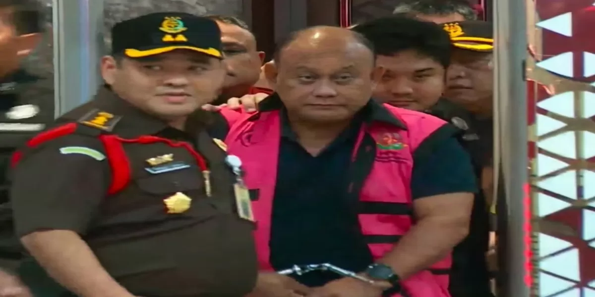 Dadan Hindayana eks Kepala BGN berompi merah jambu di Kejagung RI, 3 Juni 2026.  (Kompas TV)