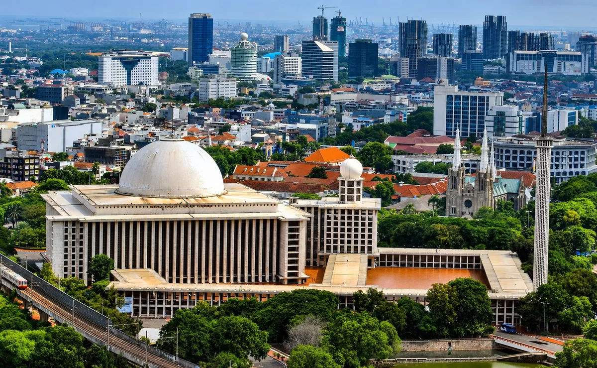 Masjid Istiqlal  (Wikipedia )