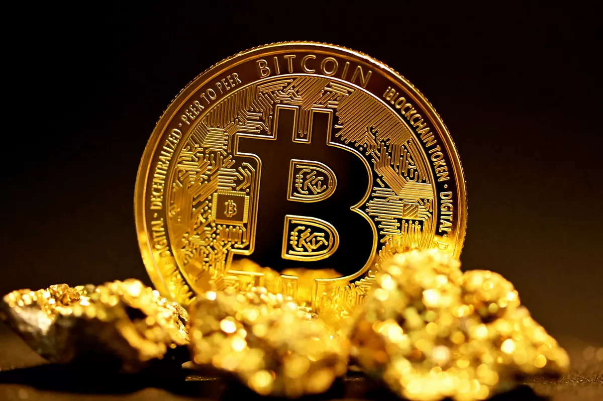 Bitcoin Anjlok Jadi Aset Terbesar Ke-13 Dunia, Investor Mulai Beralih ke Emas dan Saham AI