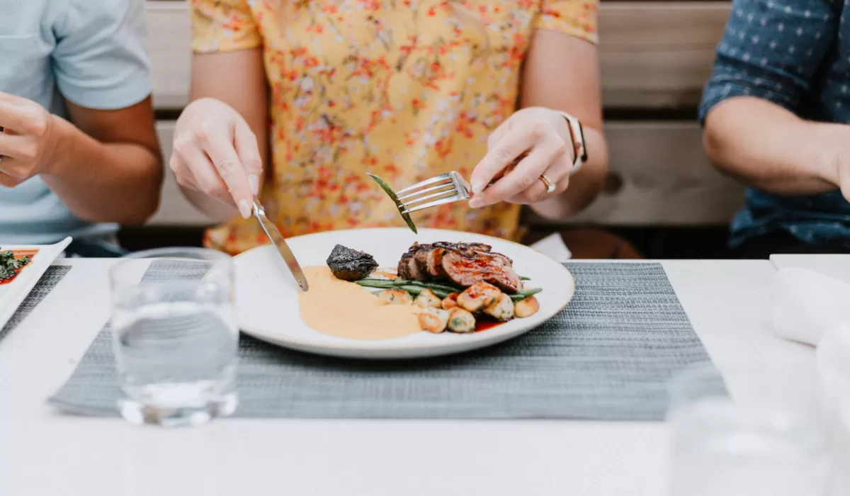 fakta psikologi tentang orang yang makan terburu-buru
