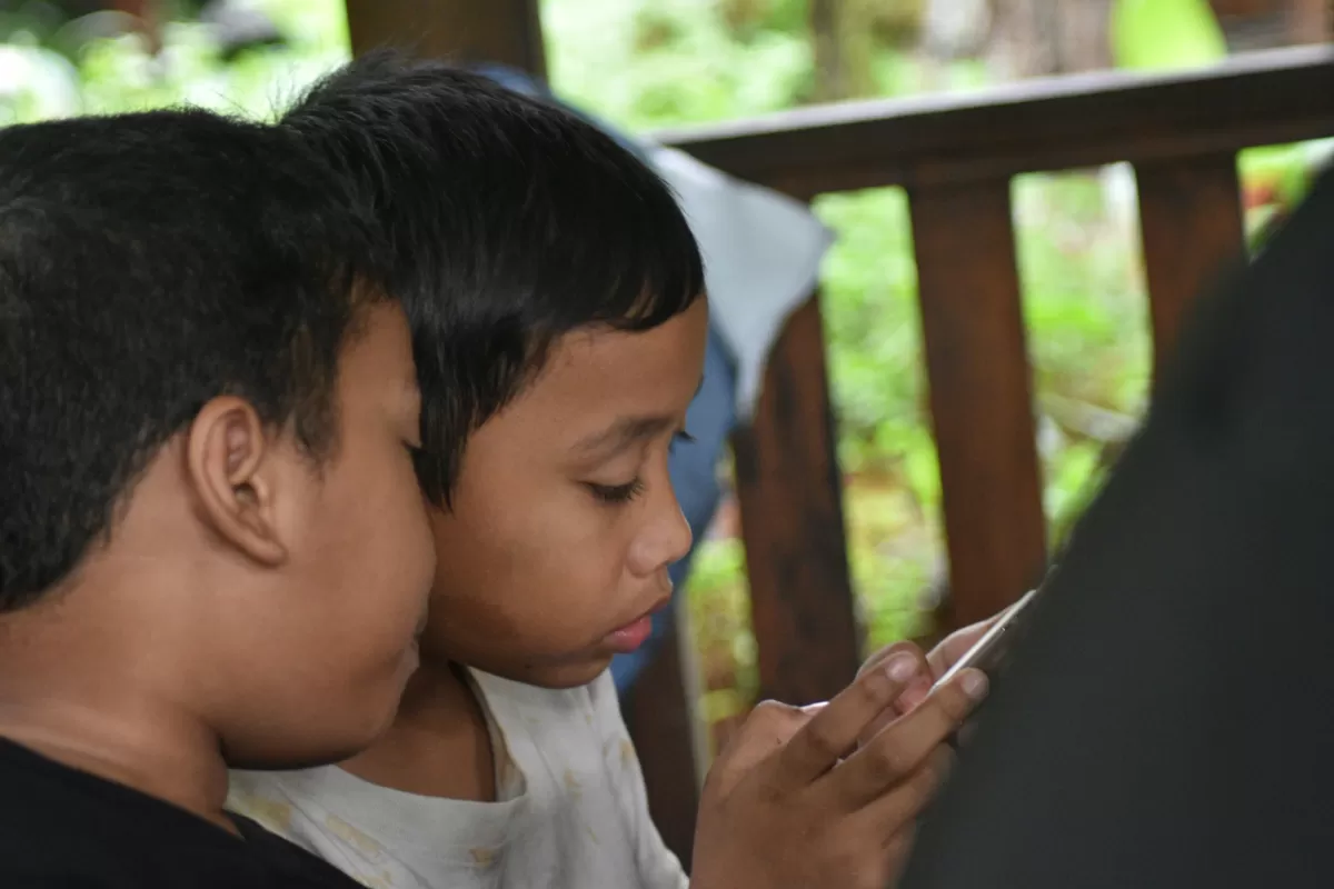 Pengawasan orang tua dinilai penting untuk mencegah anak terpapar konten perjudian daring.