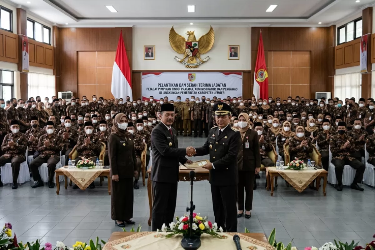 Pemkab Pandeglang melakukan penataan birokrasi melalui penunjukan pejabat baru. Foto ilustrasi: AI Generated.