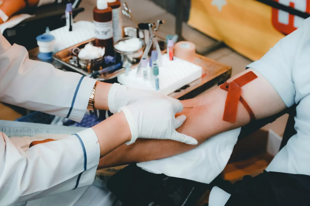 Donor darah menjadi aksi kemanusiaan yang membantu menyelamatkan banyak nyawa.
