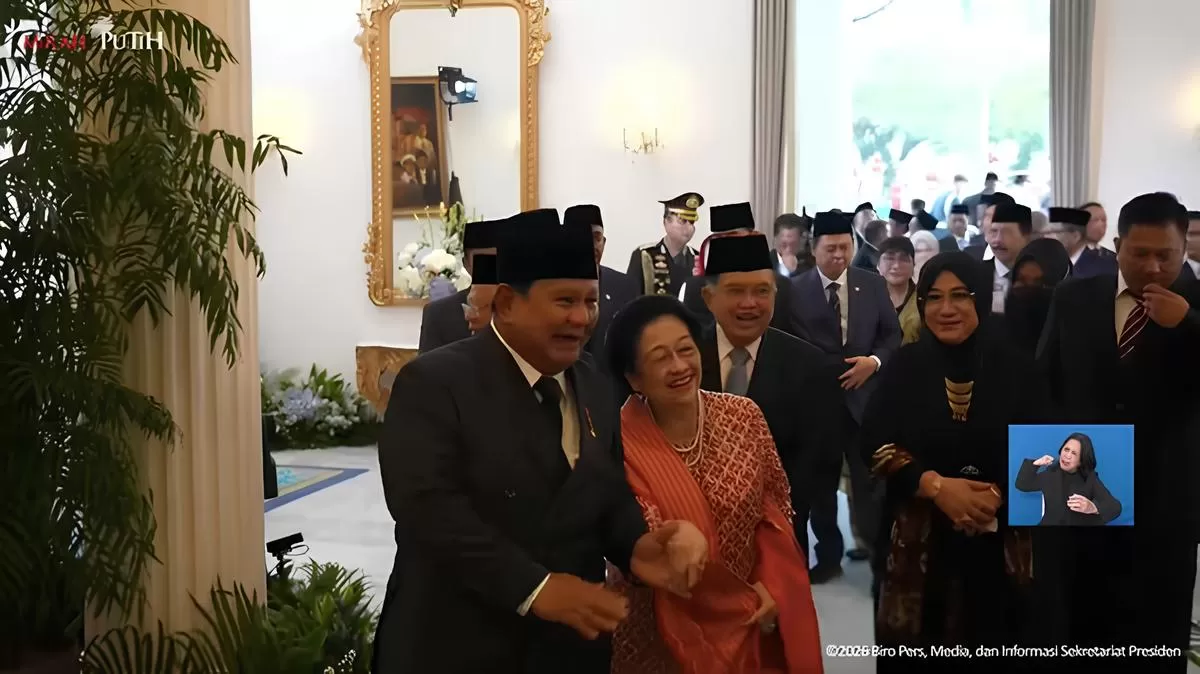 Prabowo Subianto dan Megawati Soekarnoputri terlihat tampak akrab di momen harlah Pancasila tersebut.