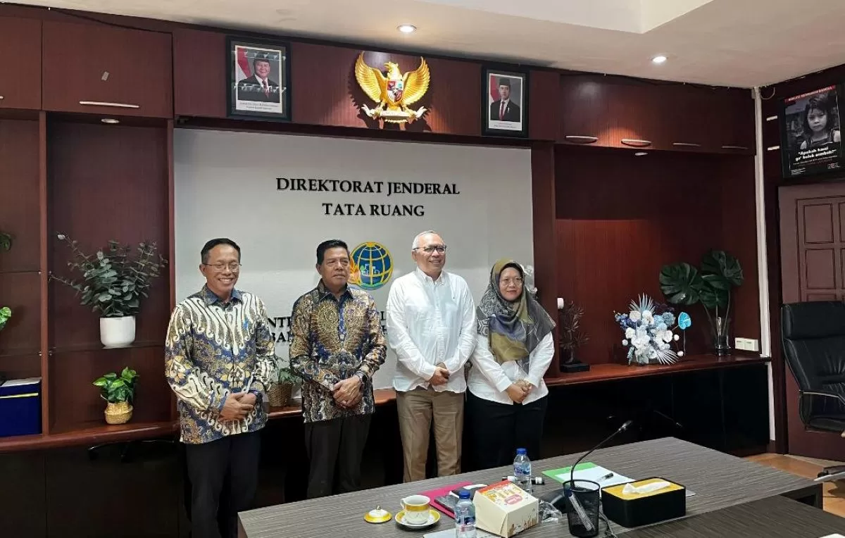 Bupati Lombok Haerul Warisin bersama Sekda Juaini Taofik saat bertemu Dirjen Tata Ruang Kementerian Agraria dan Tata Ruang/Badan Pertanahan Nasional (ATR/BPN) RI (PESANRAKYAT.ID)