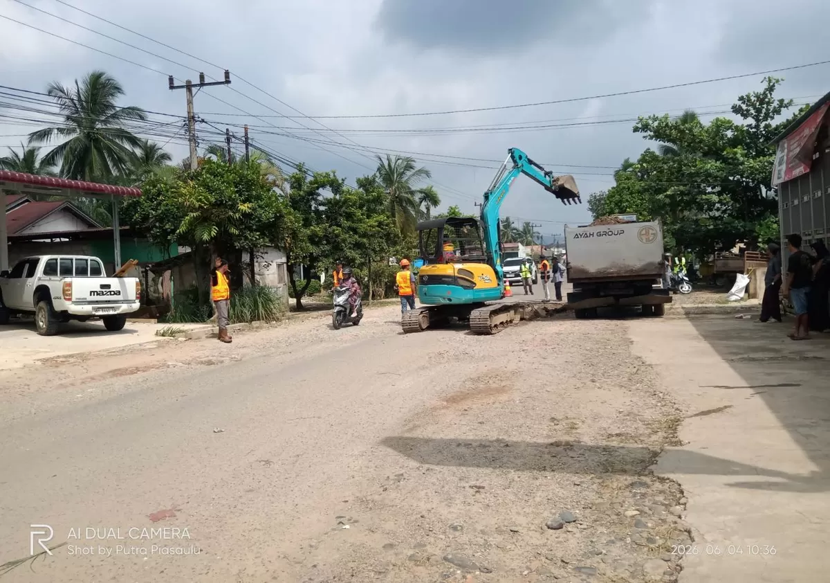 Jalan Sungai Duo Dharmasraya Mulai Diperbaiki, Warga Apresiasi Namun Harapkan Peningkatan Permanen