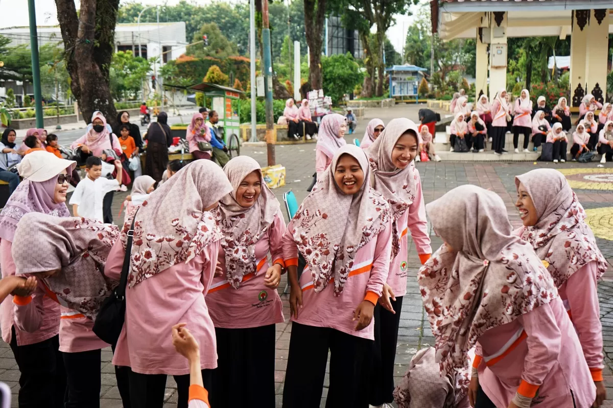 Suasana meriah mewarnai peringatan Hari Ulang Tahun (HUT) ke-25 Yayasan Dian Dharma Kabupaten Banjarnegara yang digelar di Alun-alun dan Pendapa Dipayudha, Rabu (3/6/2026). (Kominfo)