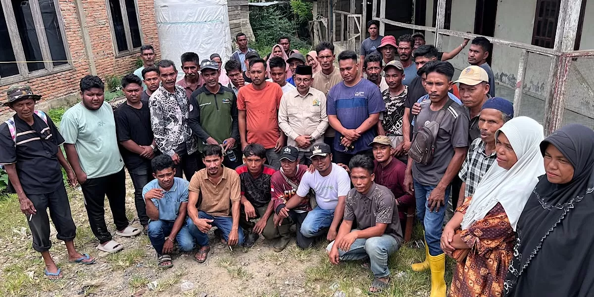 Anggota DPD RI asal Aceh, H Sudirman atau Haji Uma, turun langsung menyerap aspirasi forum Pertamak (Perjuangan Tanah Masyarakat) di Gampong Seumanah Jaya, Kecamatan Ranto Peureulak, Aceh Timur, Sabtu